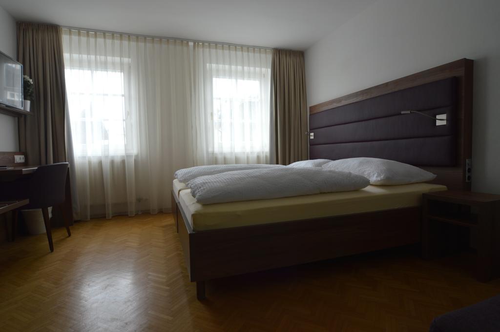 Pension Elisabeth - Rooms & Apartments Salzburg Exterior photo